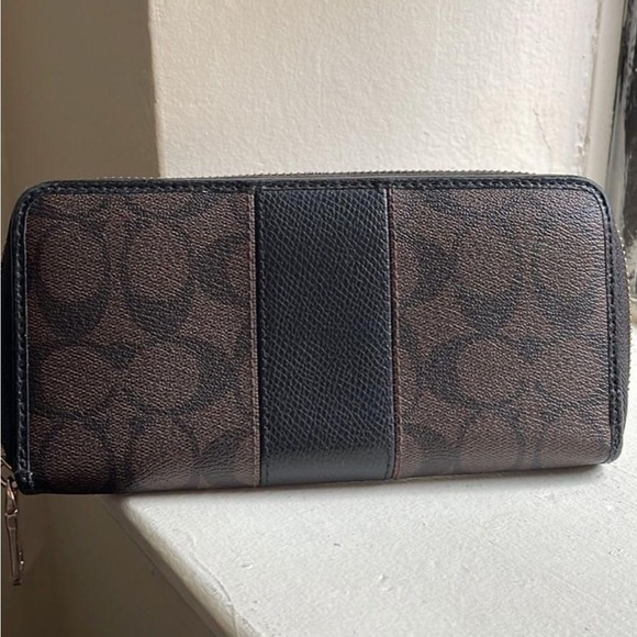 Coach Wallet - Picture 3 of 3